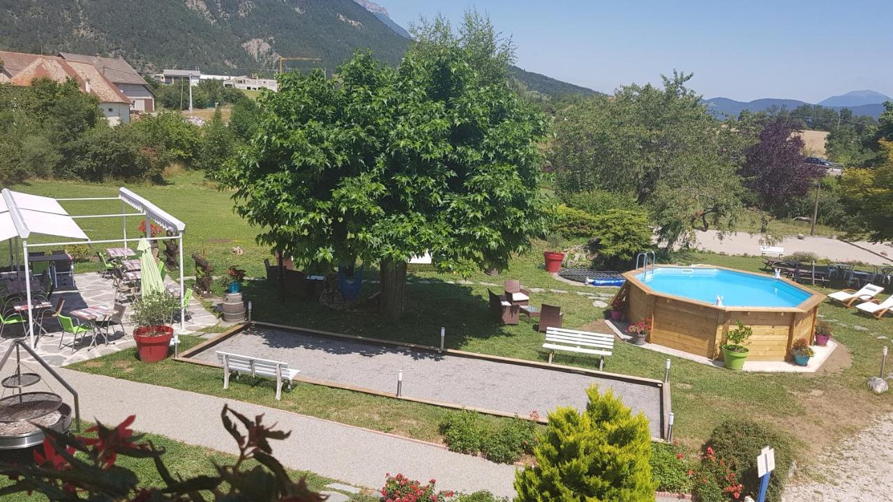 Hotel Restaurant Le Traineau Clelles Luaran gambar